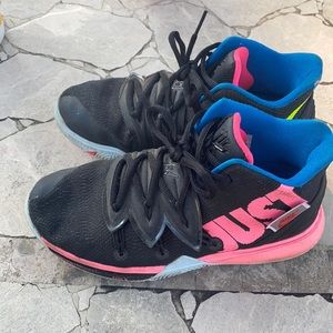 KYRIE 5 just do it size 4Y
